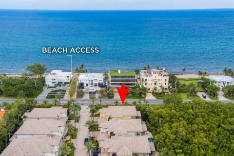 House in Highland Beach, Florida 4 bedrooms, 419.27 sq.m. № 2254724