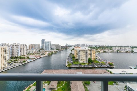 Condominio en venta en Hallandale Beach, Florida, 2 dormitorios, 95.69 m2 № 1862871 - foto 20