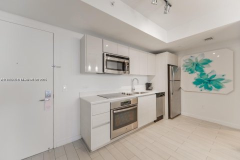 Condominio en venta en Hallandale Beach, Florida, 2 dormitorios, 95.69 m2 № 1862871 - foto 3