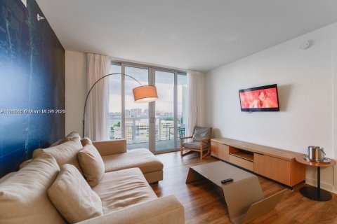 Condominio en venta en Hallandale Beach, Florida, 2 dormitorios, 95.69 m2 № 1862871 - foto 7