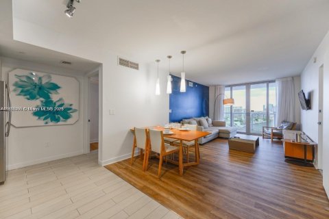 Condominio en venta en Hallandale Beach, Florida, 2 dormitorios, 95.69 m2 № 1862871 - foto 9