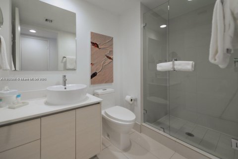 Condominio en venta en Hallandale Beach, Florida, 2 dormitorios, 95.69 m2 № 1862871 - foto 17