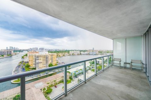 Condominio en venta en Hallandale Beach, Florida, 2 dormitorios, 95.69 m2 № 1862871 - foto 19