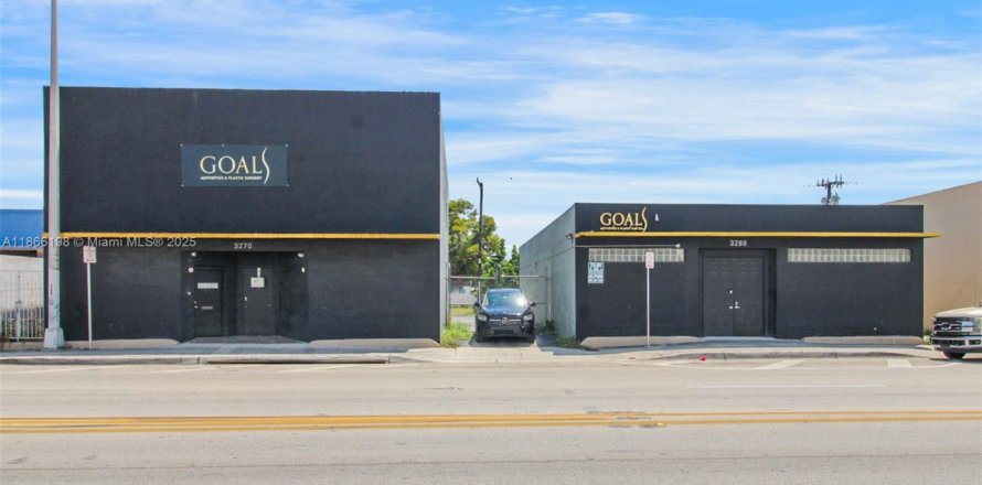 Коммерческая недвижимость в Майами, Флорида № 2034840