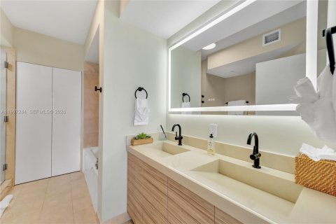 Condominio en venta en Miami Beach, Florida, 2 dormitorios, 106.93 m2 № 2029125 - foto 2