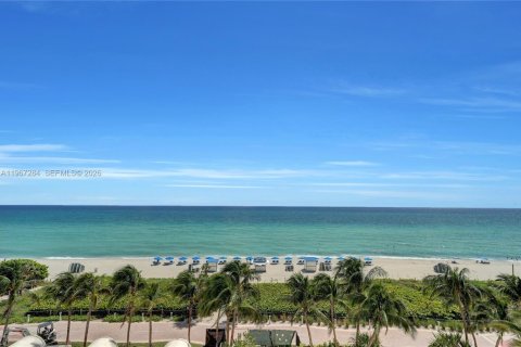 Condominio en venta en Miami Beach, Florida, 2 dormitorios, 106.93 m2 № 2029125 - foto 21