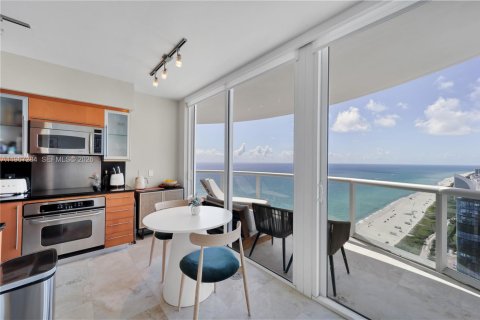Condominio en venta en Miami Beach, Florida, 2 dormitorios, 106.93 m2 № 2029125 - foto 12