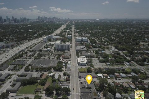 Купить коммерческую недвижимость в Майами, Флорида № 1984906 - фото 5