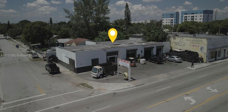 Коммерческая недвижимость в Майами, Флорида № 1984906