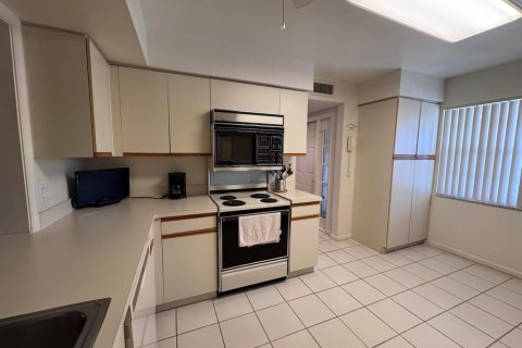 Condo in Boynton Beach, Florida, 2 bedrooms  № 2188467 - photo 8