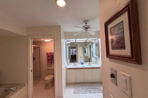 Condo in Boynton Beach, Florida, 2 bedrooms  № 2188467 - photo 23