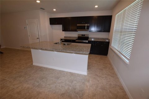 Townhouse in Winter Garden, Florida 3 bedrooms, 145.58 sq.m. № 2218078 - photo 4