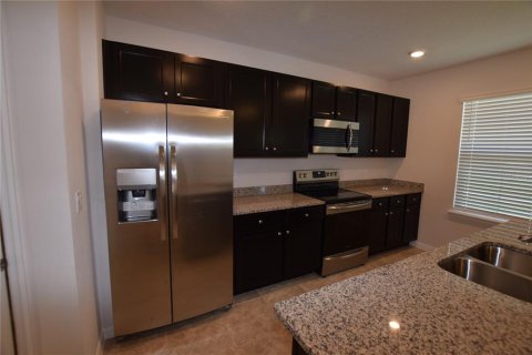 Townhouse in Winter Garden, Florida 3 bedrooms, 145.58 sq.m. № 2218078 - photo 3