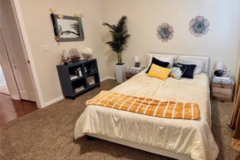 Townhouse in New Port Richey, Florida 3 bedrooms, 158.86 sq.m. № 2273192 - photo 25