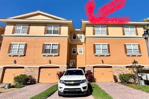 Townhouse in New Port Richey, Florida 3 bedrooms, 158.86 sq.m. № 2273192 - photo 4