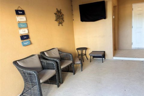 Townhouse in New Port Richey, Florida 3 bedrooms, 158.86 sq.m. № 2273192 - photo 12