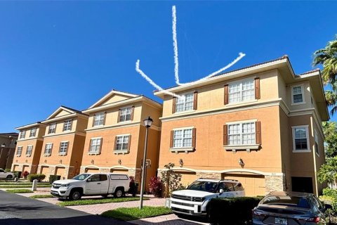 Townhouse in New Port Richey, Florida 3 bedrooms, 158.86 sq.m. № 2273192 - photo 3
