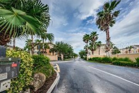 Townhouse in New Port Richey, Florida 3 bedrooms, 158.86 sq.m. № 2273192 - photo 9