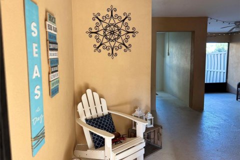 Townhouse in New Port Richey, Florida 3 bedrooms, 158.86 sq.m. № 2273192 - photo 10