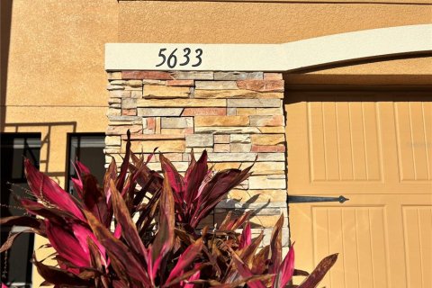 Townhouse in New Port Richey, Florida 3 bedrooms, 158.86 sq.m. № 2273192 - photo 2