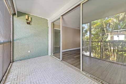 Condo in Lake Worth, Florida, 3 bedrooms  № 2081591 - photo 11