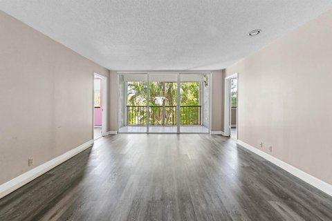 Condo in Lake Worth, Florida, 3 bedrooms  № 2081591 - photo 8