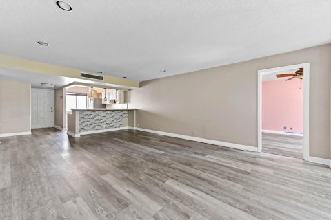 Condo in Lake Worth, Florida, 3 bedrooms  № 2081591 - photo 10