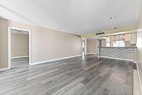 Condo in Lake Worth, Florida, 3 bedrooms  № 2081591 - photo 9