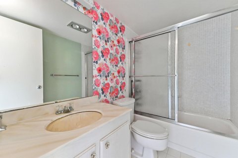 Condo in Lake Worth, Florida, 3 bedrooms  № 2081591 - photo 24