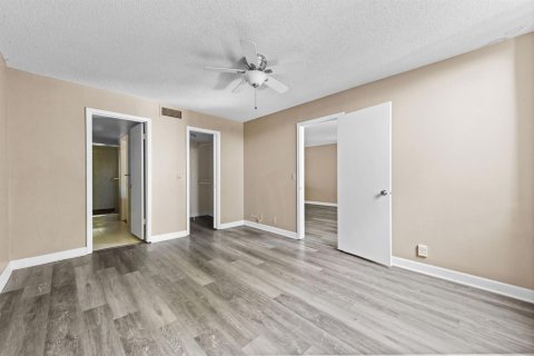 Condo in Lake Worth, Florida, 3 bedrooms  № 2081591 - photo 15