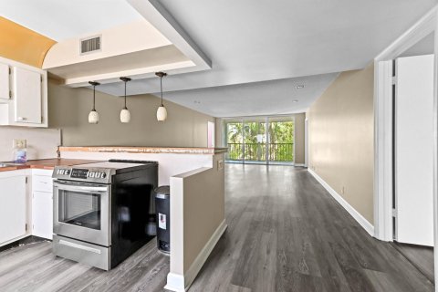 Condo in Lake Worth, Florida, 3 bedrooms  № 2081591 - photo 2