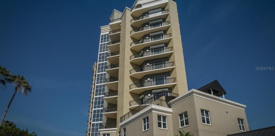 Condo in Tampa, Florida, 3 bedrooms № 1899363