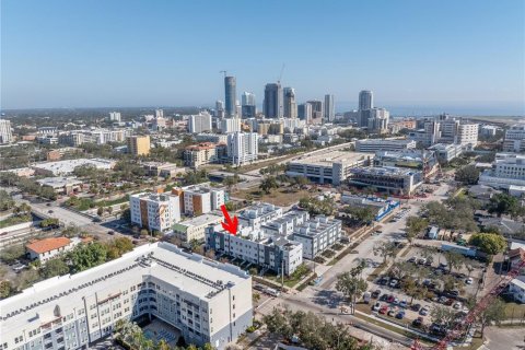 Adosado en venta en Saint Petersburg, Florida, 2 dormitorios, 172.52 m2 № 1630777 - foto 2