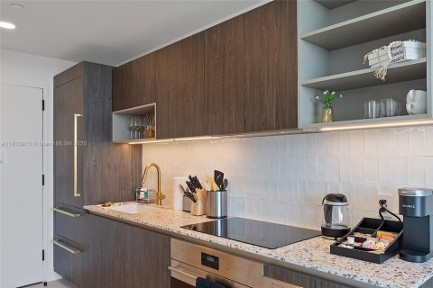 Condo in Miami, Florida, 1 bedroom  № 1888970 - photo 9