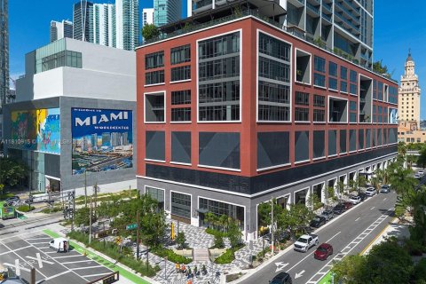 Condo in Miami, Florida, 1 bedroom  № 1888970 - photo 1