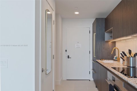 Condo in Miami, Florida, 1 bedroom  № 1888970 - photo 10