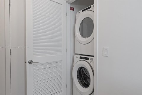 Condo in Miami, Florida, 1 bedroom  № 1888970 - photo 26