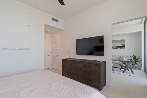 Condo in Miami, Florida, 1 bedroom  № 1888970 - photo 24