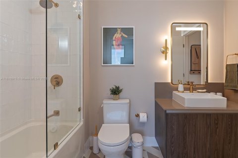 Condo in Miami, Florida, 1 bedroom  № 1888970 - photo 27