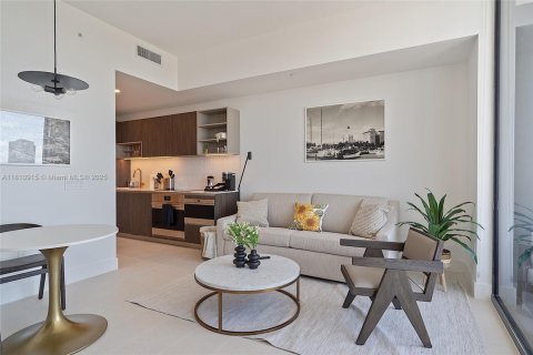 Condo in Miami, Florida, 1 bedroom  № 1888970 - photo 11