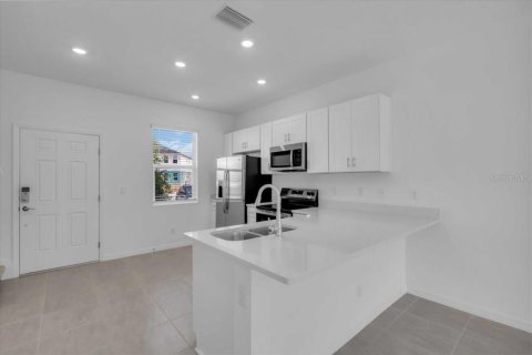 Townhouse in Bradenton, Florida 2 bedrooms, 110.27 sq.m. № 1916341 - photo 4