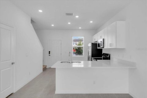 Townhouse in Bradenton, Florida 2 bedrooms, 110.27 sq.m. № 1916341 - photo 5