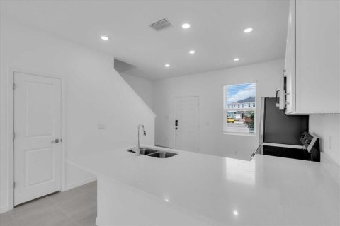 Townhouse in Bradenton, Florida 2 bedrooms, 110.27 sq.m. № 1916341 - photo 6