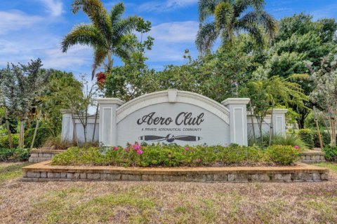 House in Wellington, Florida 5 bedrooms, 300.26 sq.m. № 1178227 - photo 1
