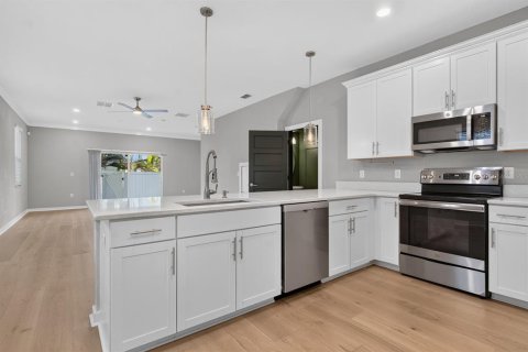 Touwnhouse à vendre à Tampa, Floride: 3 chambres, 195.47 m2 № 2419543 - photo 5