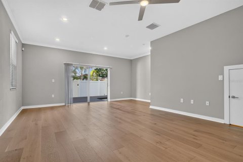 Touwnhouse à vendre à Tampa, Floride: 3 chambres, 195.47 m2 № 2419543 - photo 12