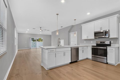 Touwnhouse à vendre à Tampa, Floride: 3 chambres, 195.47 m2 № 2419543 - photo 4