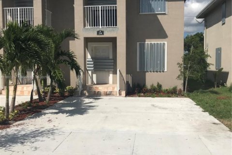 Propiedad comercial en venta en Hollywood, Florida, 222.97 m2 № 1946627 - foto 2