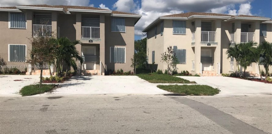 Propiedad comercial en Hollywood, Florida 222.97 m2 № 1946627