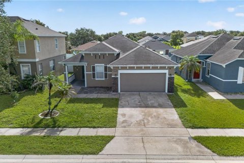 House in Kissimmee, Florida 3 bedrooms, 153.75 sq.m. № 2217361
